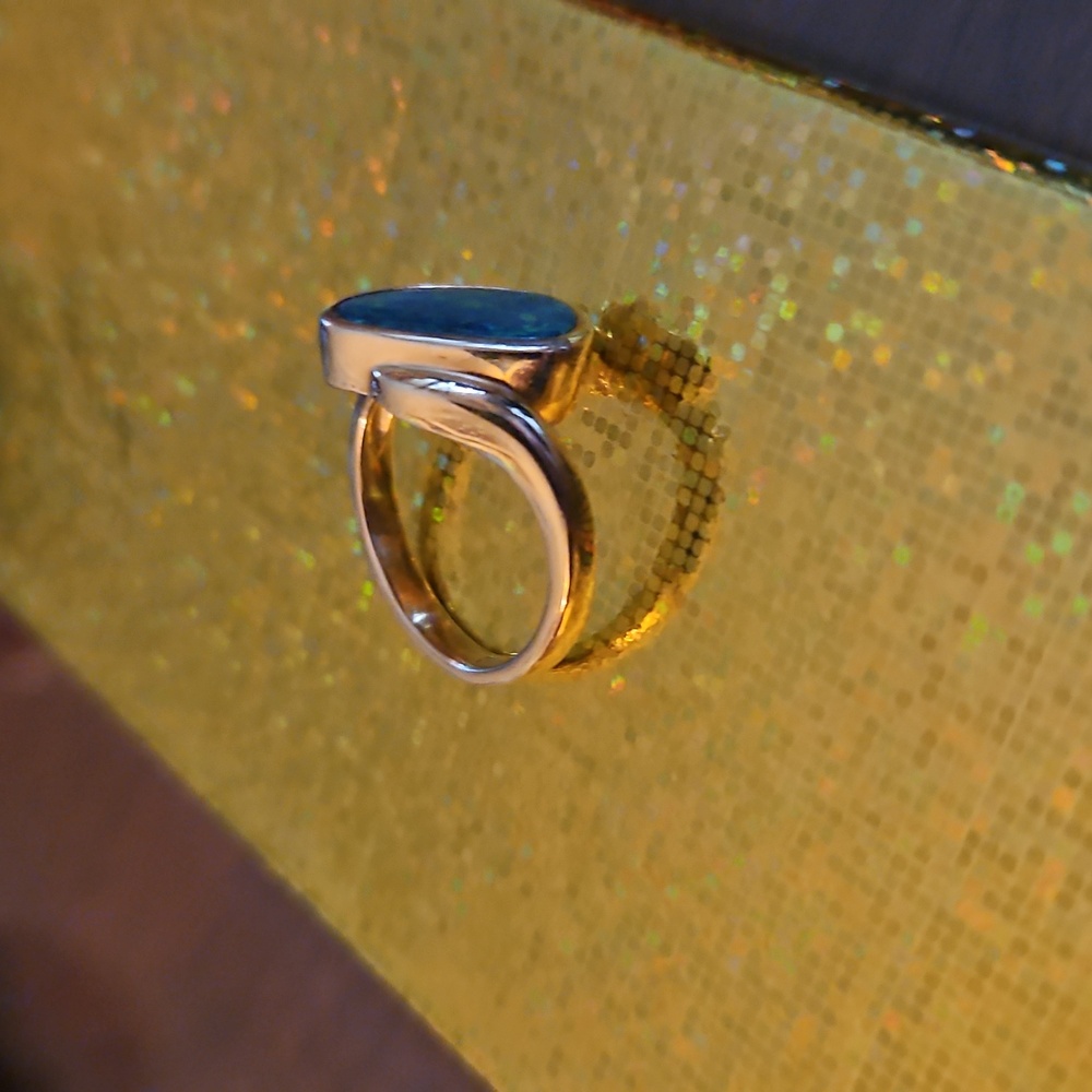 Black Australian opal 10 Kt Yellow Gold - Picture 7 of 9